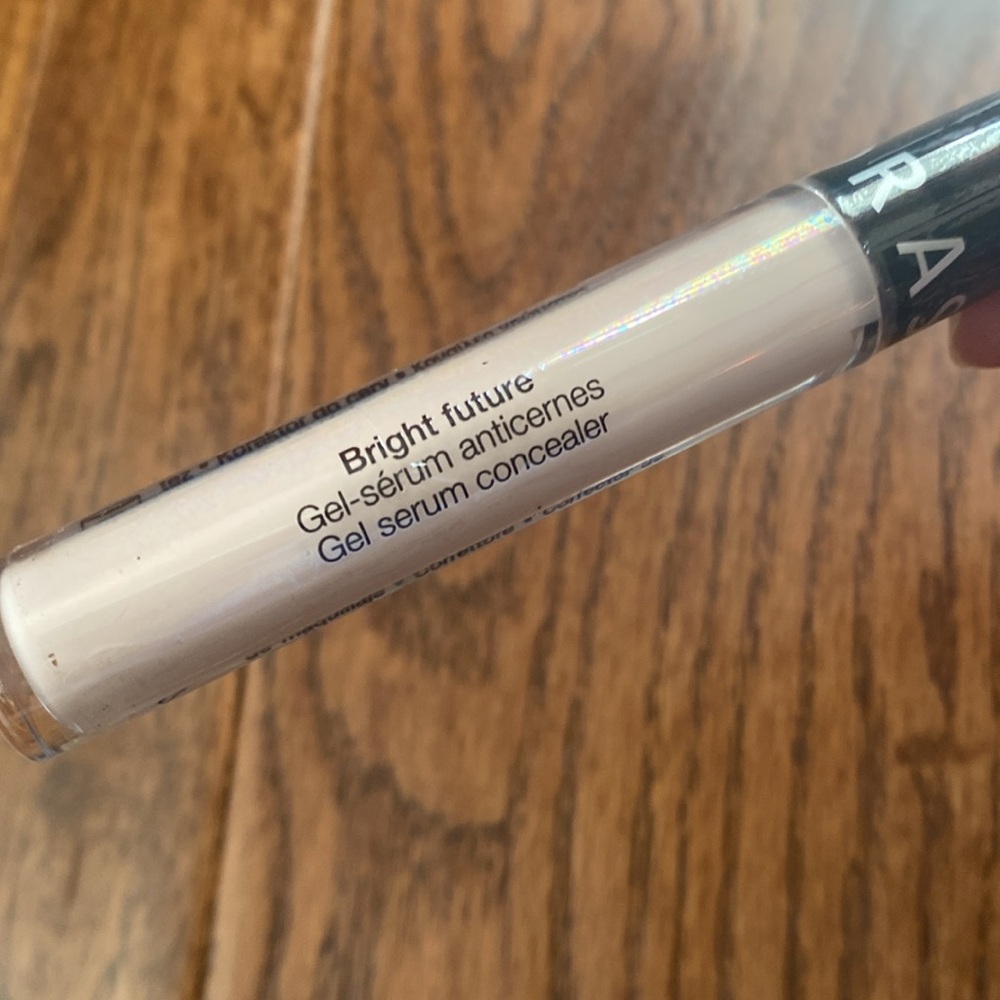 Sephora Bright Future Gel Serum Concealer in 01 Bavarian Cream